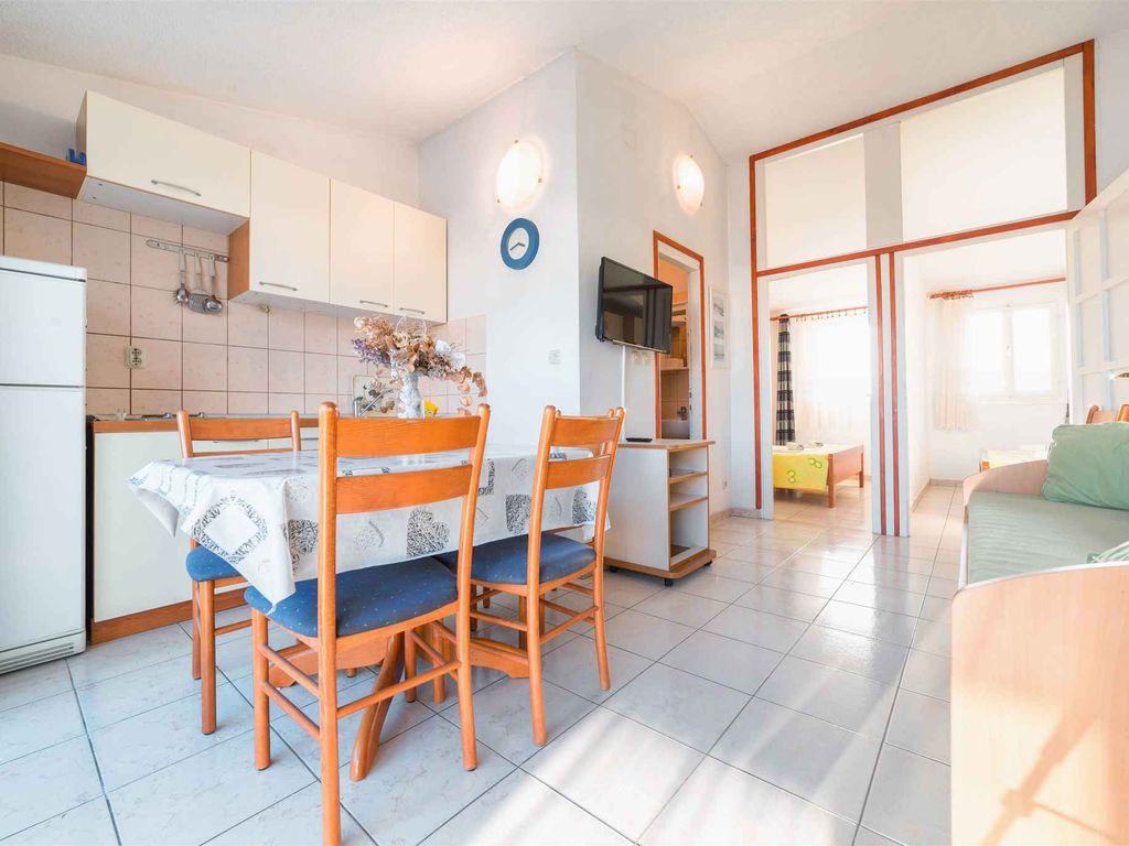 Ferienwohnung Familienfreundlich mit Klimaanlage, Grillmöglichkeit und Internet
