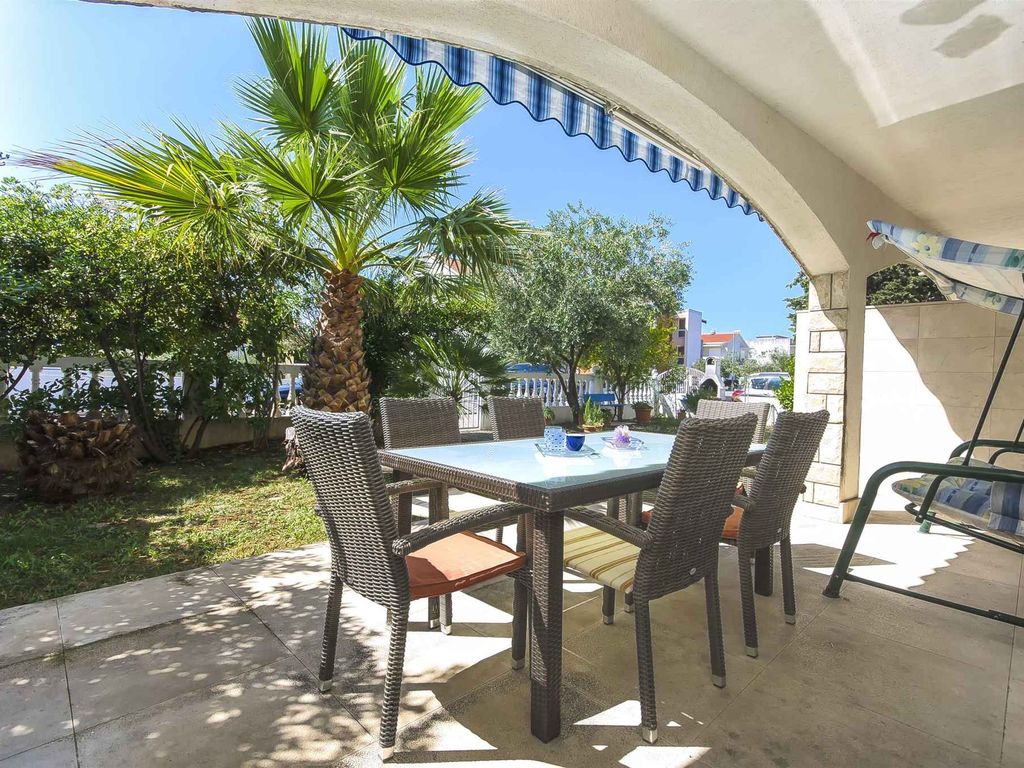 Ferienwohnung mit Terrasse und Grill