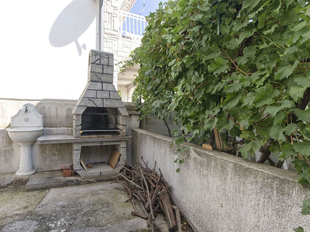 Ferienwohnung mit Terrasse und Grill