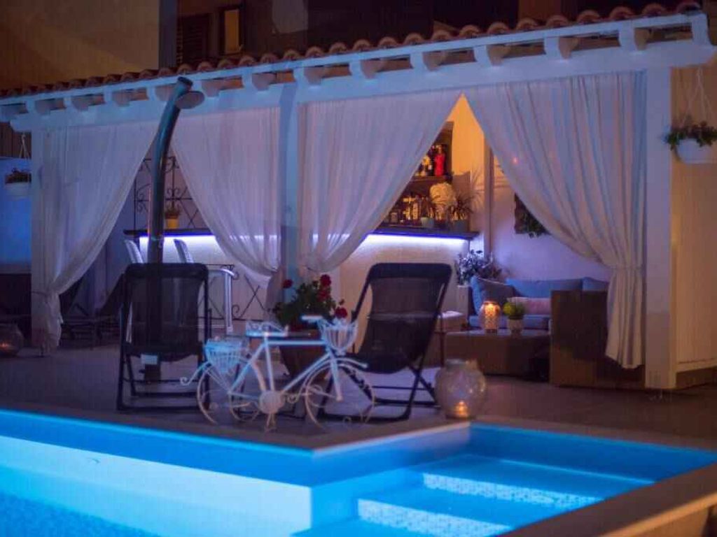 Ferienwohnung mit Pool und Whirlpool in Strandnähe