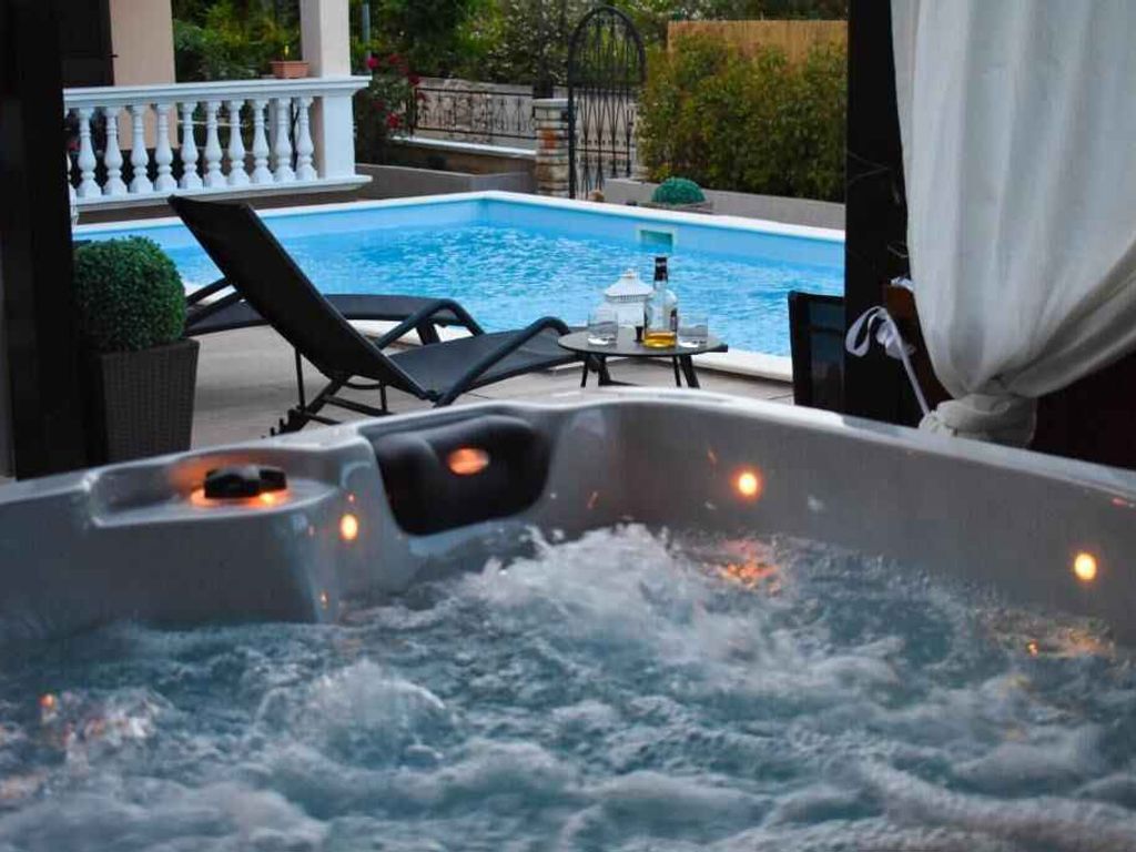 Ferienwohnung mit Pool und Whirlpool in Strandnähe