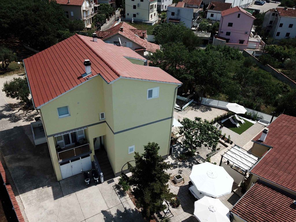 Ferienwohnung mit Meer- und Gartenblick