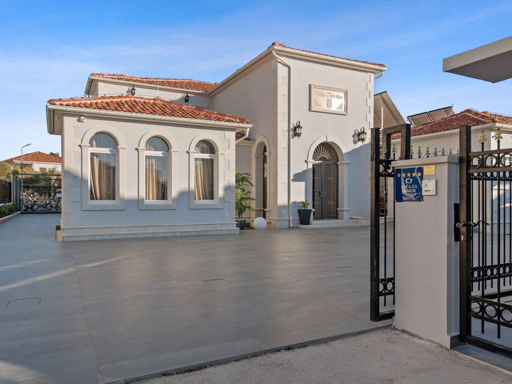 Villa mit toller Ausstattung, Meerblick, Pool und Jacuzzi