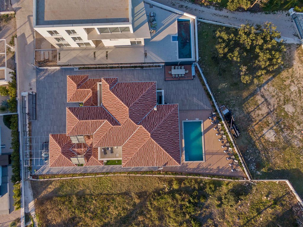 Villa mit toller Ausstattung, Meerblick, Pool und Jacuzzi