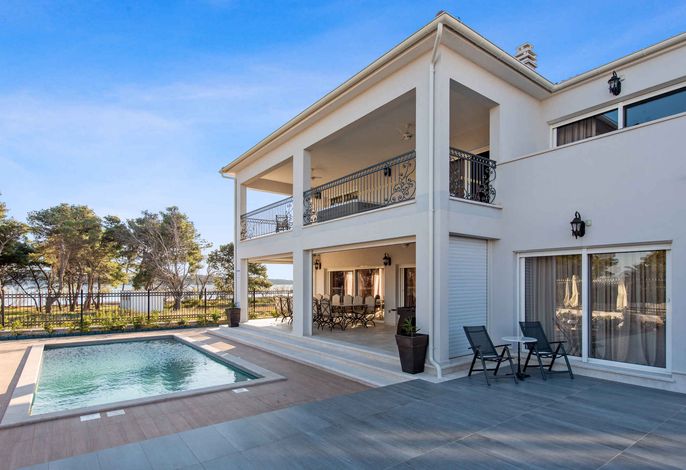Villa mit toller Ausstattung, Meerblick, Pool und Jacuzzi