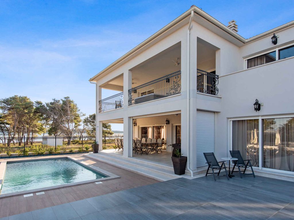 Villa mit toller Ausstattung, Meerblick, Pool und Jacuzzi