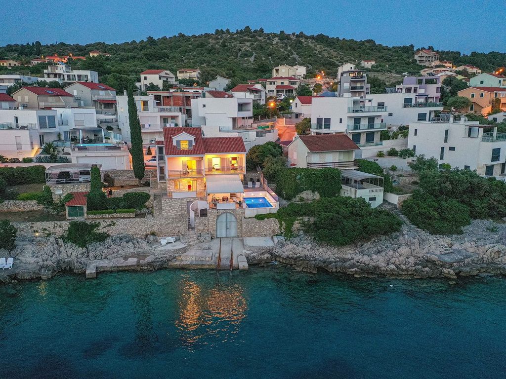 Villa mit Pool