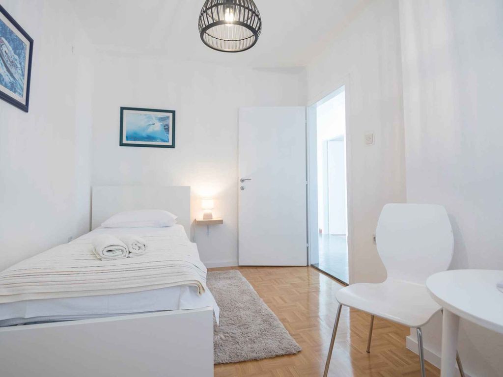 Ferienwohnung mit Klimaanlage und Balkon