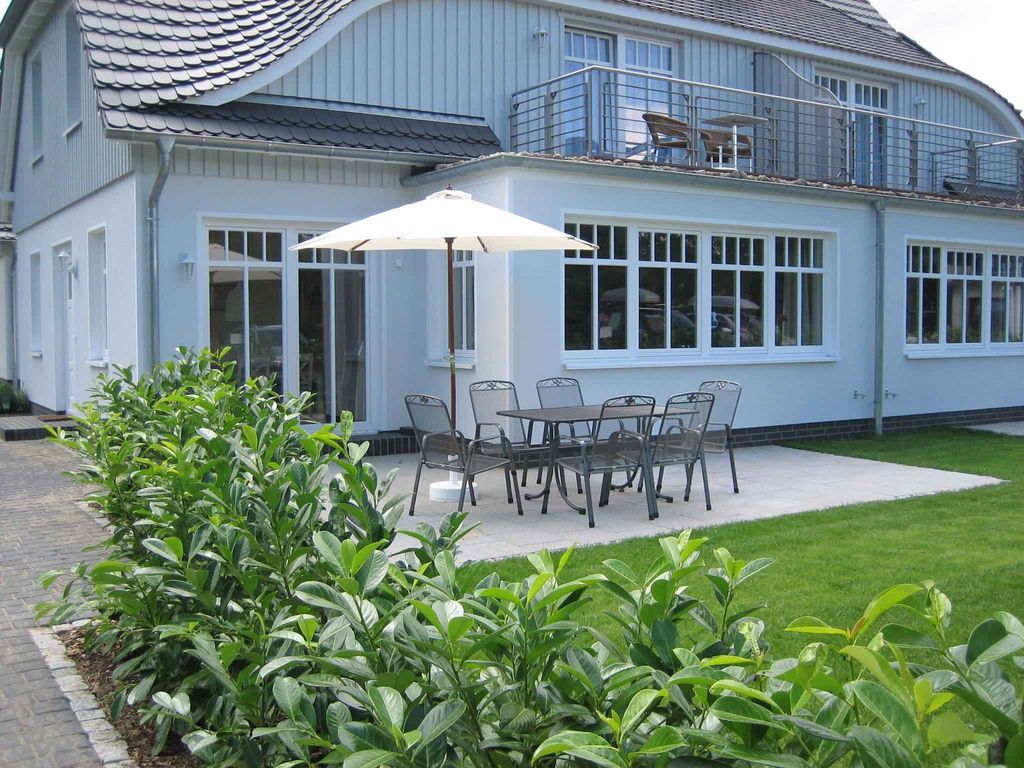 Ferienhaus mit Terrasse und Balkon
