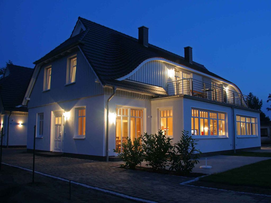 Ferienhaus mit Terrasse und Balkon