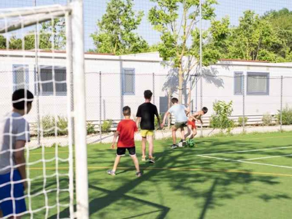 Mobilehome mit Klimaanlage und Holzveranda