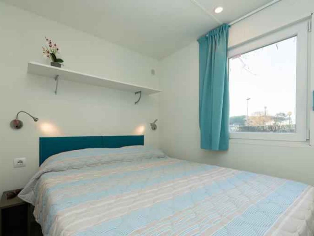 Mobilehome mit Klimaanlage und Holzveranda