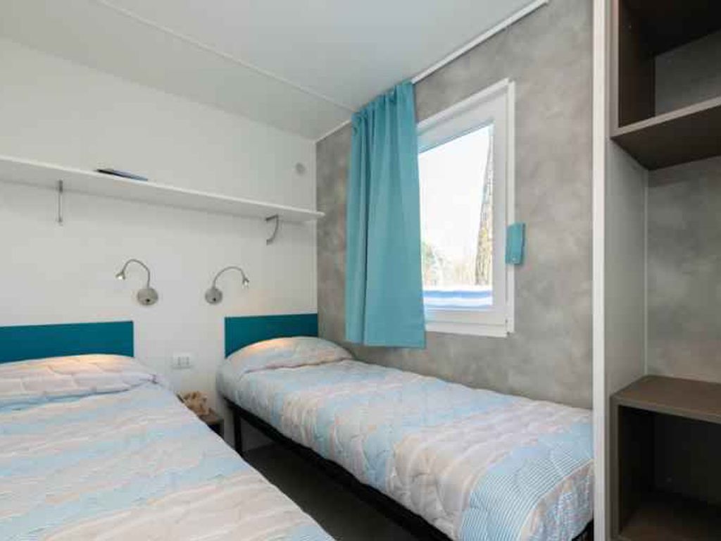 Mobilehome mit Klimaanlage und Holzveranda