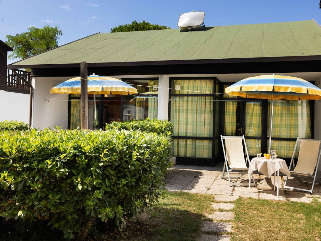 Bungalow mit Klimaanlage, Internet, Garten und Pool