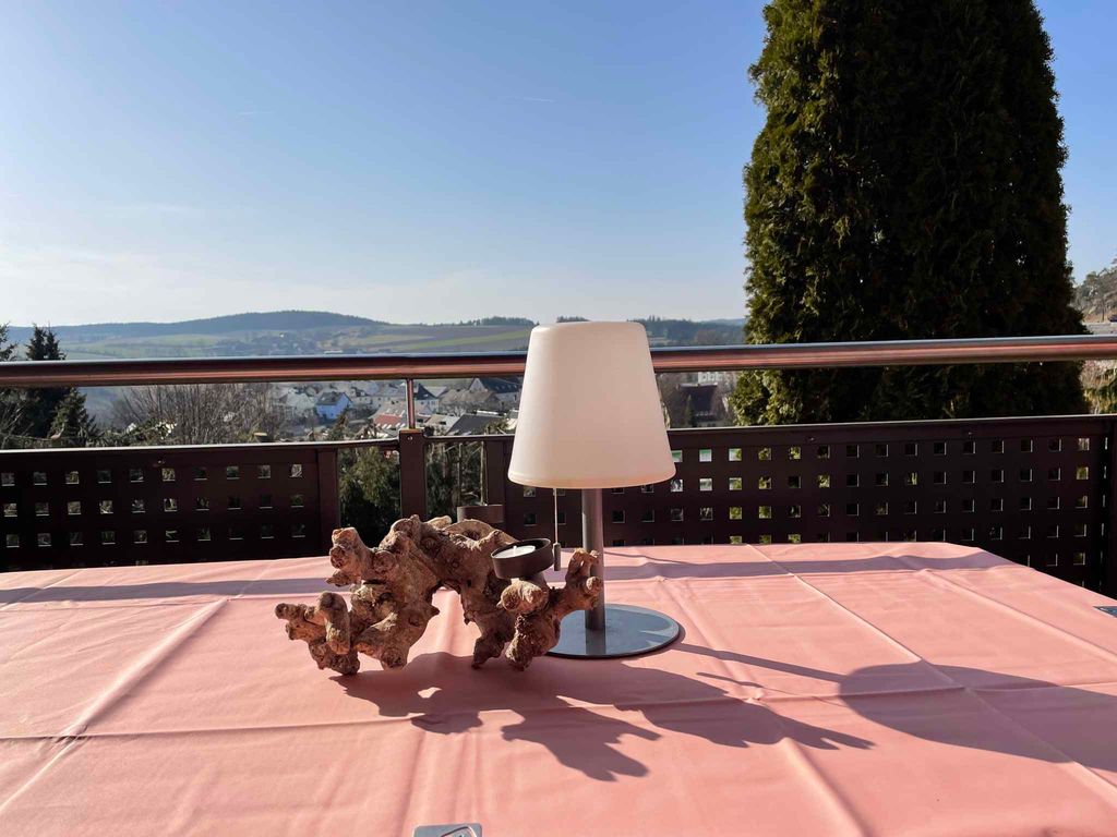 Ferienwohnung modern eingerichtet, 100 qm mit Loggia in Nähe Hof - Naila