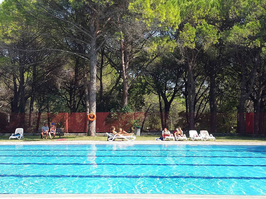 Mobilehome mit Tischtennis und Pool