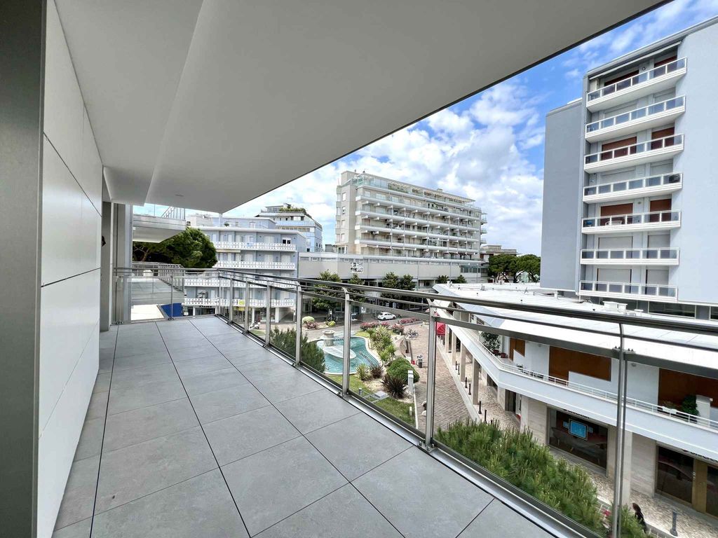 Ferienwohnung mit Balkon, Klimaanlage und Internet