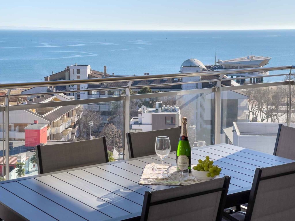 Ferienwohnung mit Balkon mit Meerblick und Klimaanlage