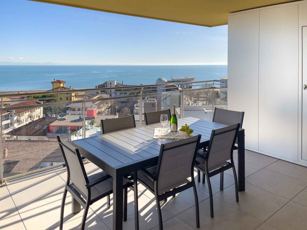 Ferienwohnung mit Balkon mit Meerblick und Klimaanlage