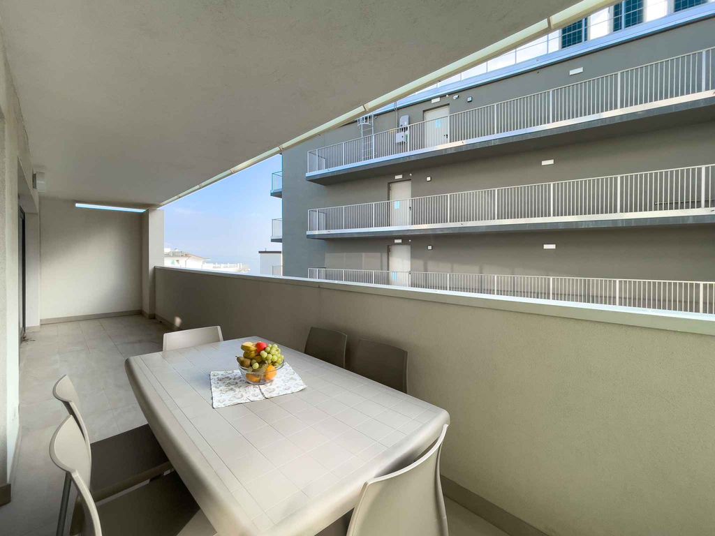 Ferienwohnung mit Klimaanlage und Balkon mit Lagunenblick