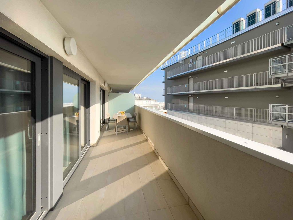 Ferienwohnung mit Klimaanlage und Balkon mit Lagunenblick