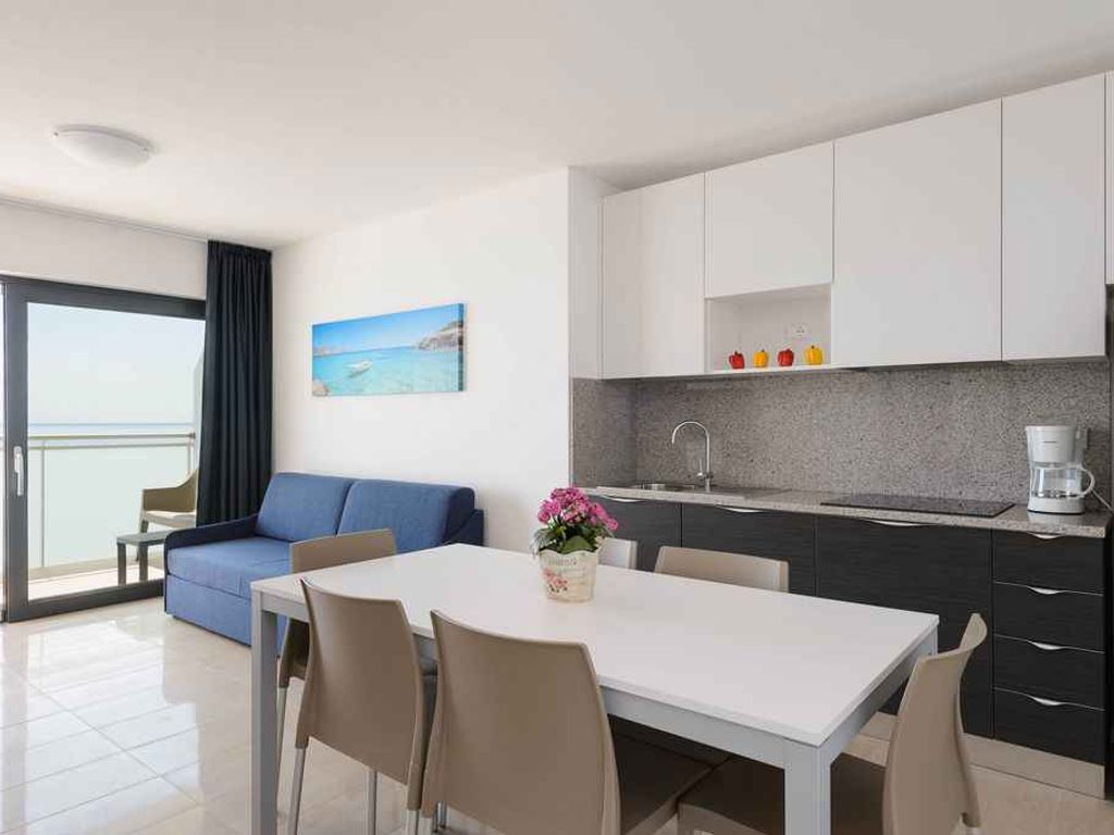 Ferienwohnung mit Klimaanlage und Balkon mit Lagunenblick