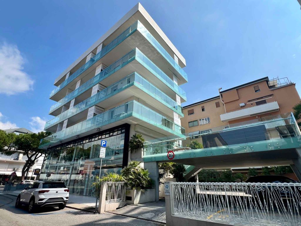 Ferienwohnung mit Klimaanlage, Internet, Balkon und Pool