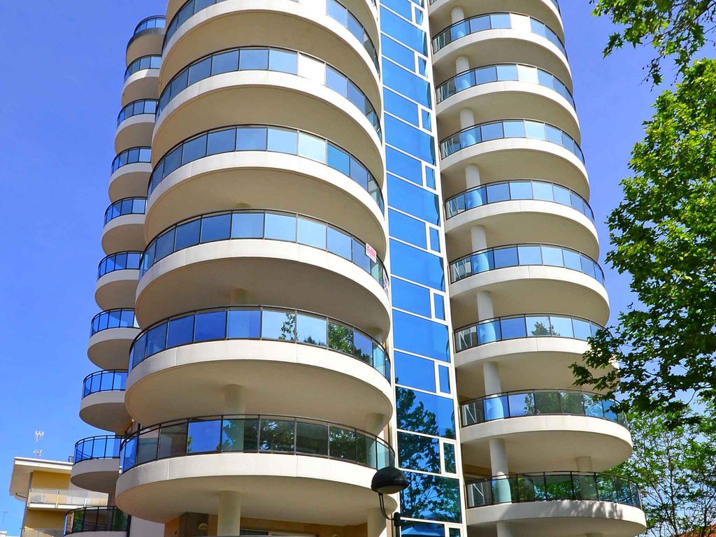 Ferienwohnung mit Klimaanlage und Balkon in der Nähe vom Strand