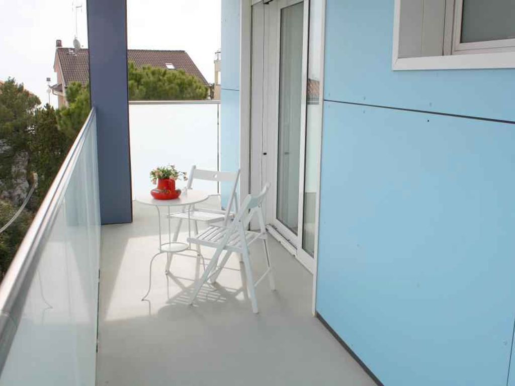 Ferienwohnung mit Klimaanlage und Balkon in Lignano