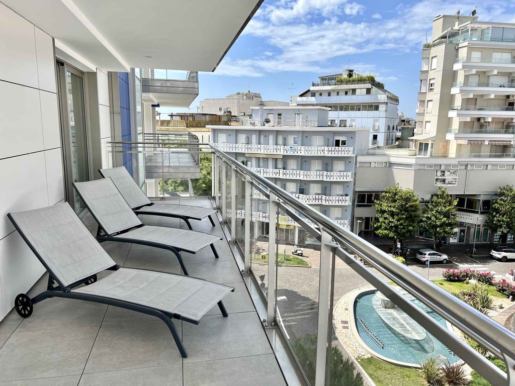 Ferienwohnung im Herzen von Lignano Sabbiadoro mit Balkon, Internet und Klimaanlage