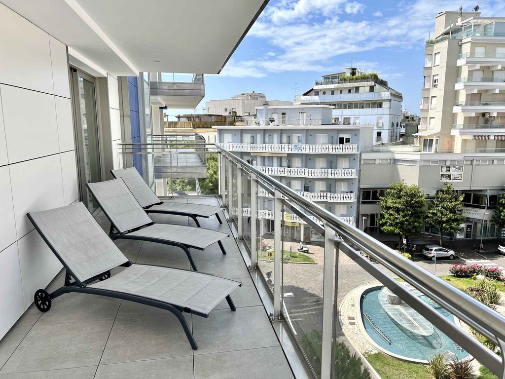 Ferienwohnung im Herzen von Lignano Sabbiadoro mit Balkon, Internet und Klimaanlage