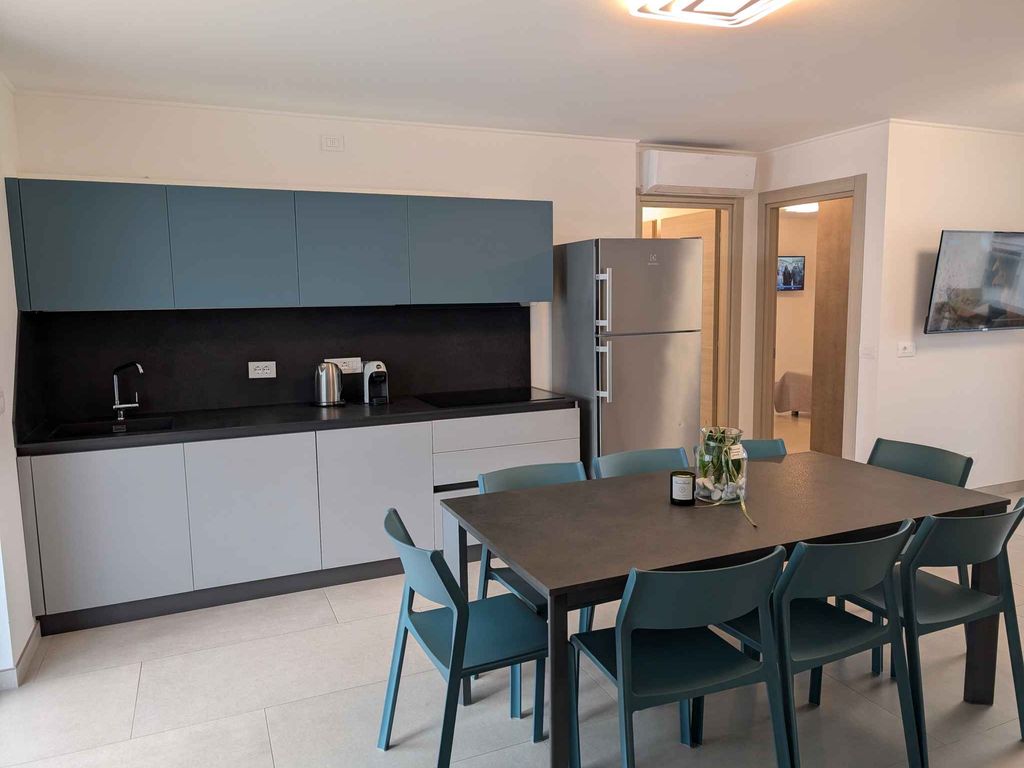 Ferienwohnung im Herzen von Lignano Sabbiadoro mit Balkon, Internet und Klimaanlage
