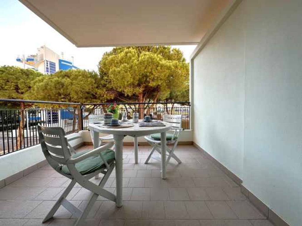 Ferienwohnung mit Klimaanlage und Balkon