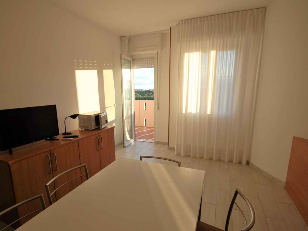 Ferienwohnung mit Klimaanlage und Balkon mit seitlichem Meerblick