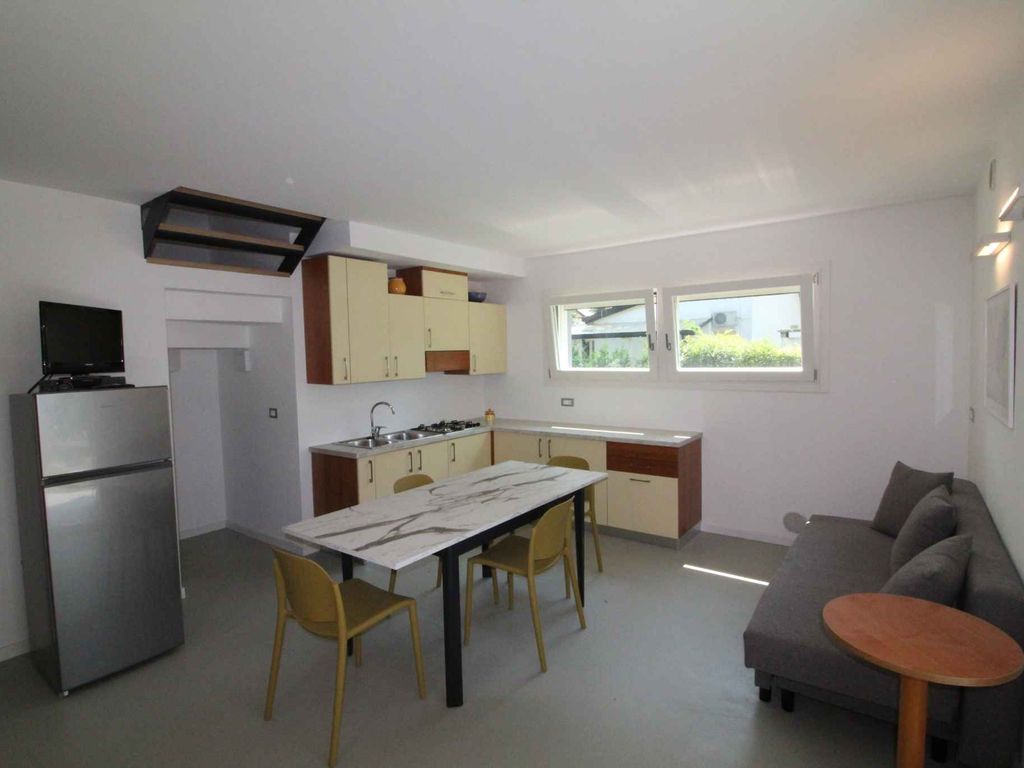 Ferienwohnung mit Klimaanlage, Terrasse und Garten