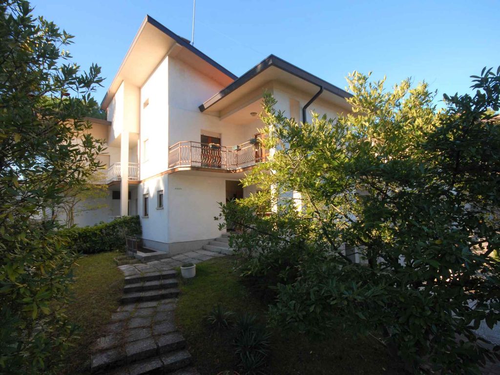 Ferienwohnung mit Klimaanlage, Terrasse und Garten