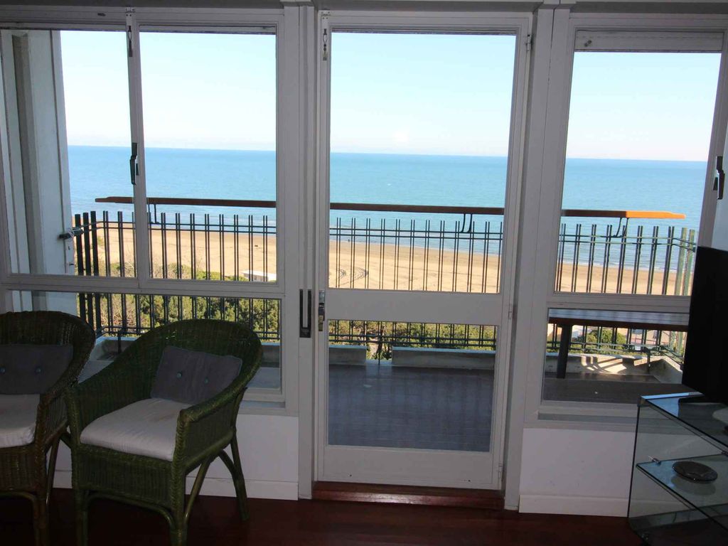 Ferienwohnung mit Klimaanlage und Balkon mit Meerblick
