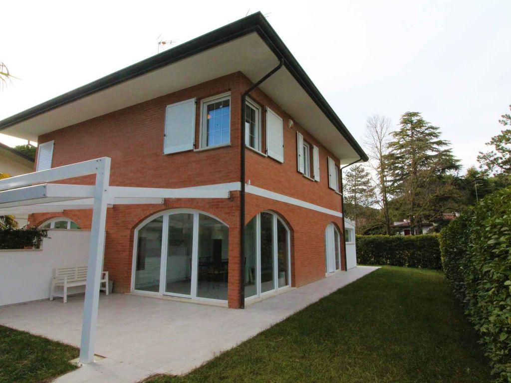 Villa mit Klimaanlage und Garten