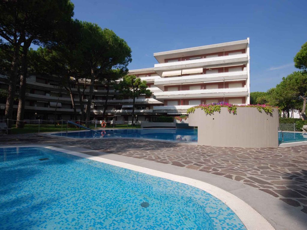Ferienwohnung mit Balkon und Pool