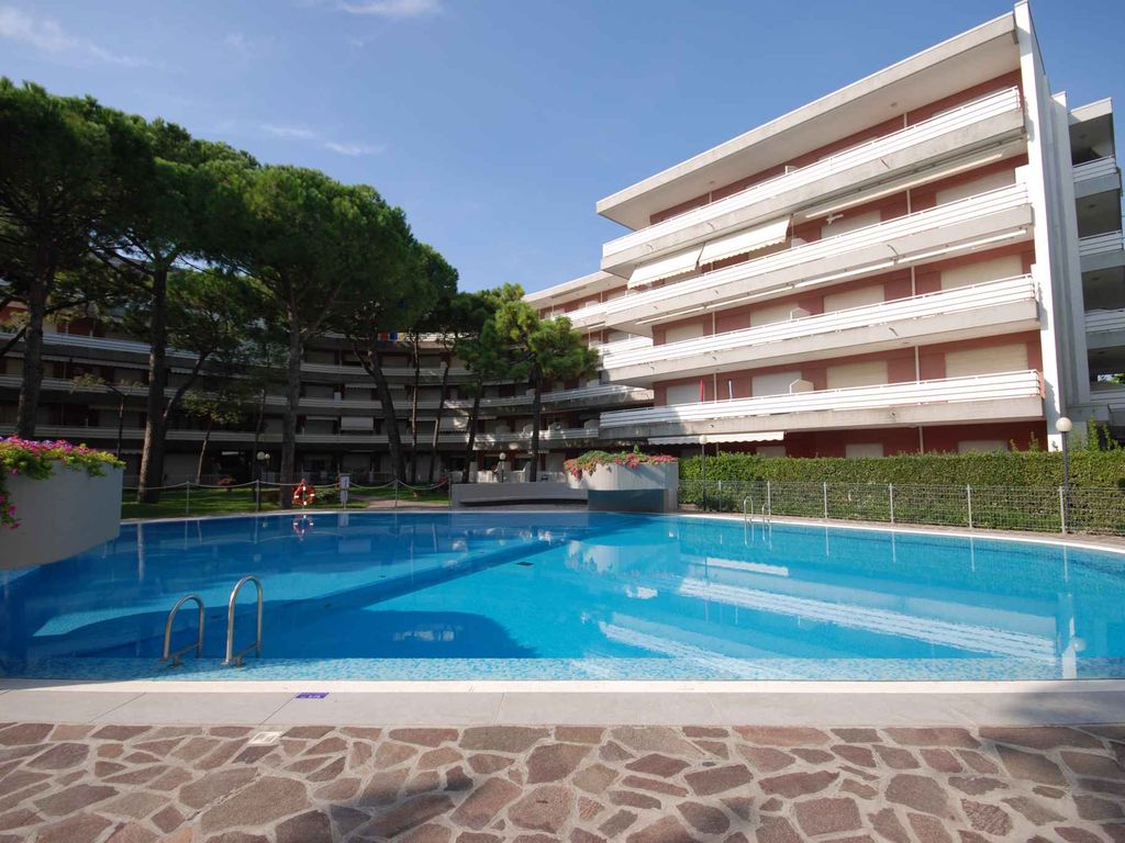 Ferienwohnung mit Balkon und Pool