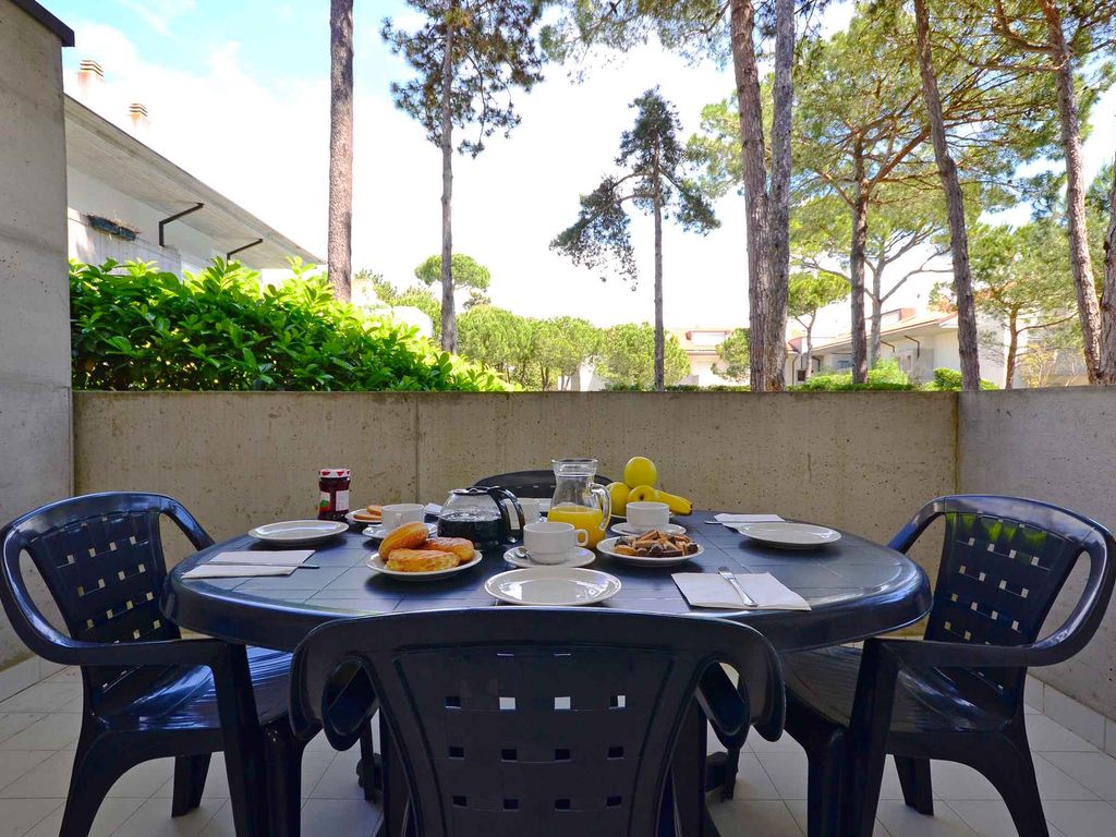 Ferienwohnung mit Klimaanlage, Balkon und Pool in Lignano