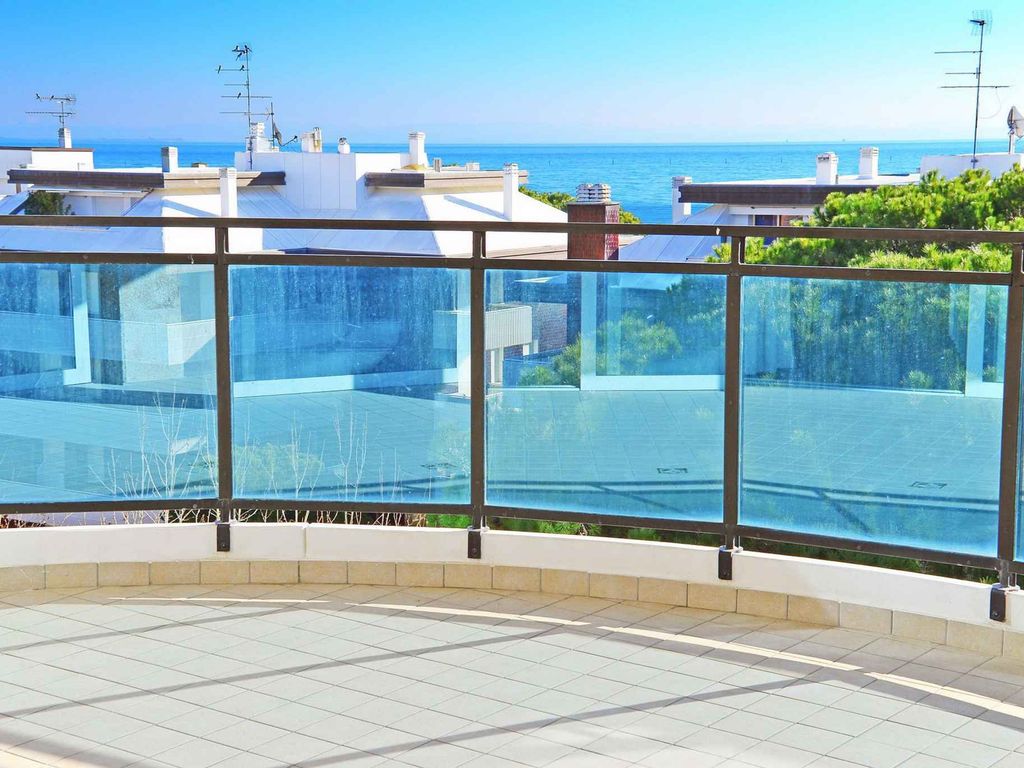 Ferienwohnung mit Klimaanlage und Balkon in der Nähe vom Strand