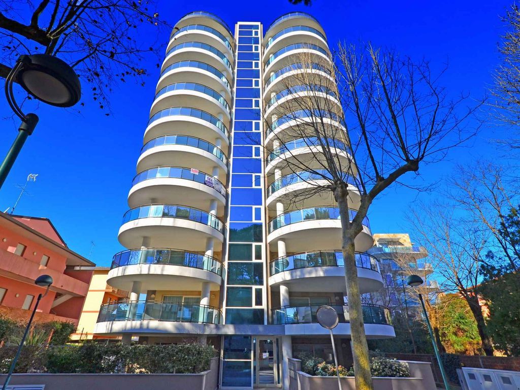 Ferienwohnung mit Klimaanlage und Balkon in der Nähe vom Strand