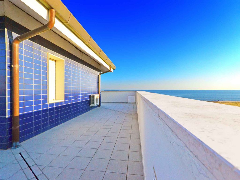 Ferienwohnung mit Balkon, Klimaanlage und Internet