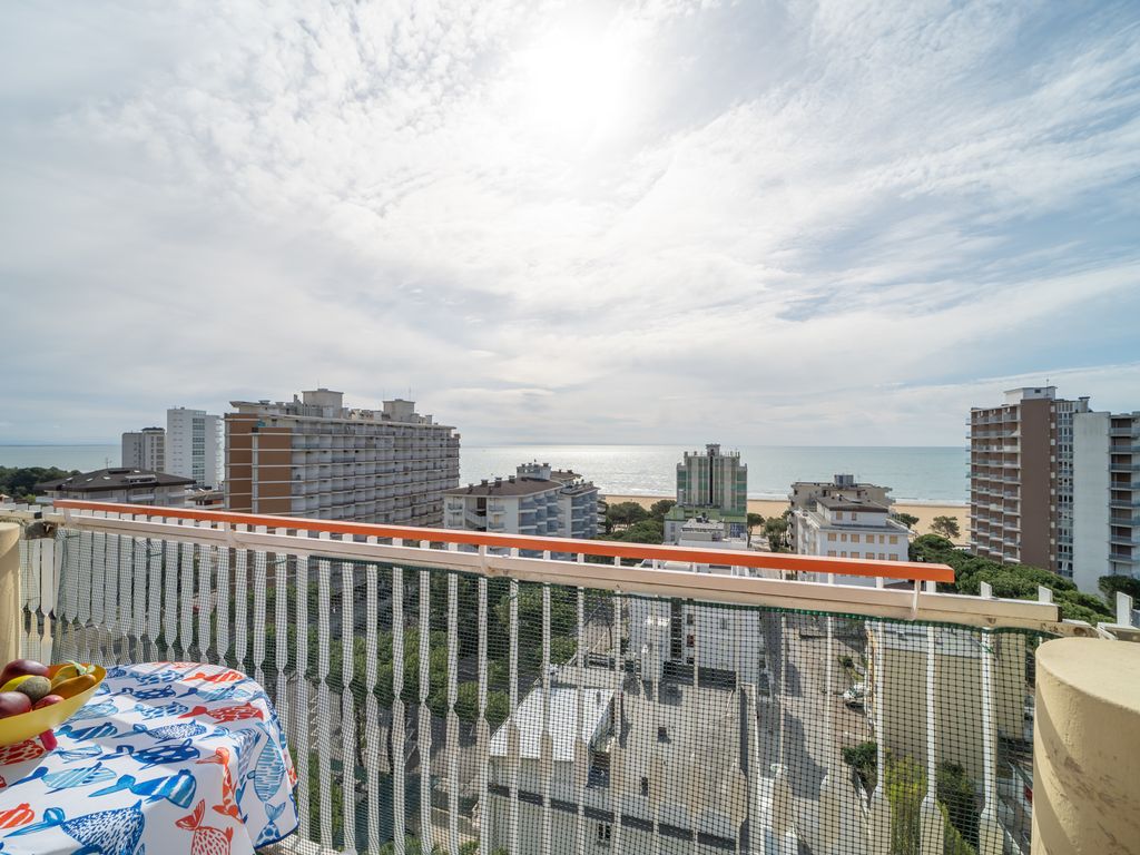 Ferienwohnung mit Pool und Balkon