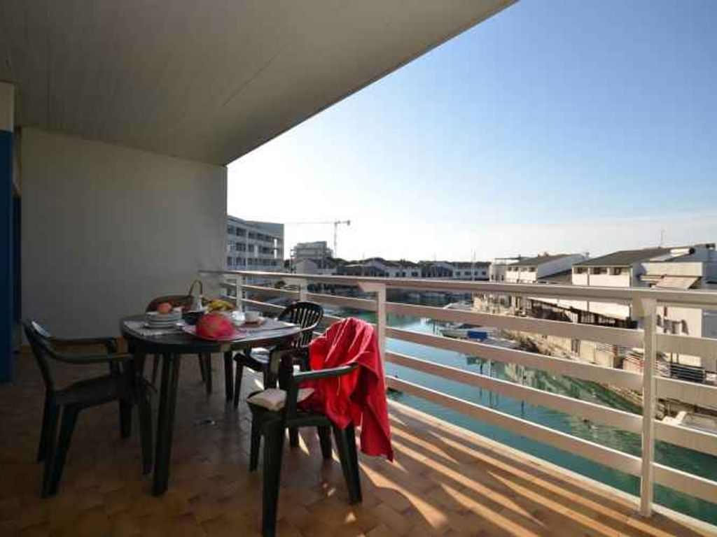 Ferienwohnung mit Klimaanlage und Balkon