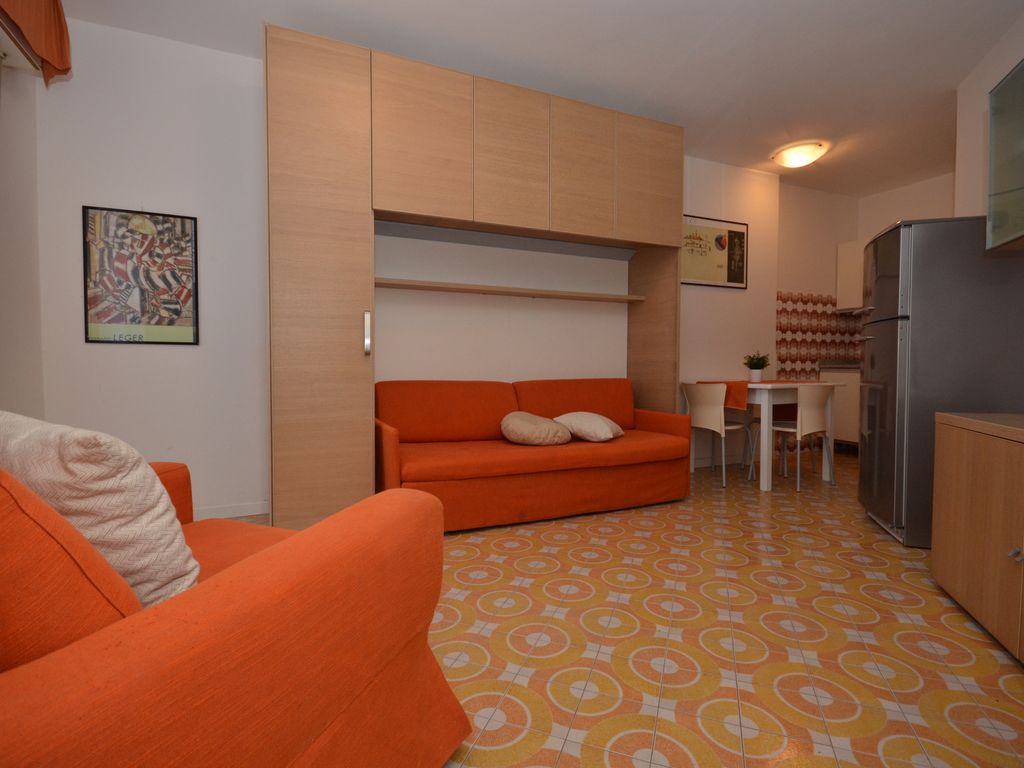 Studio mit Klimaanlage und Balkon