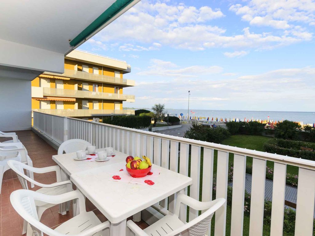Ferienwohnung mit Klimaanlage und Pool direkt am Meer