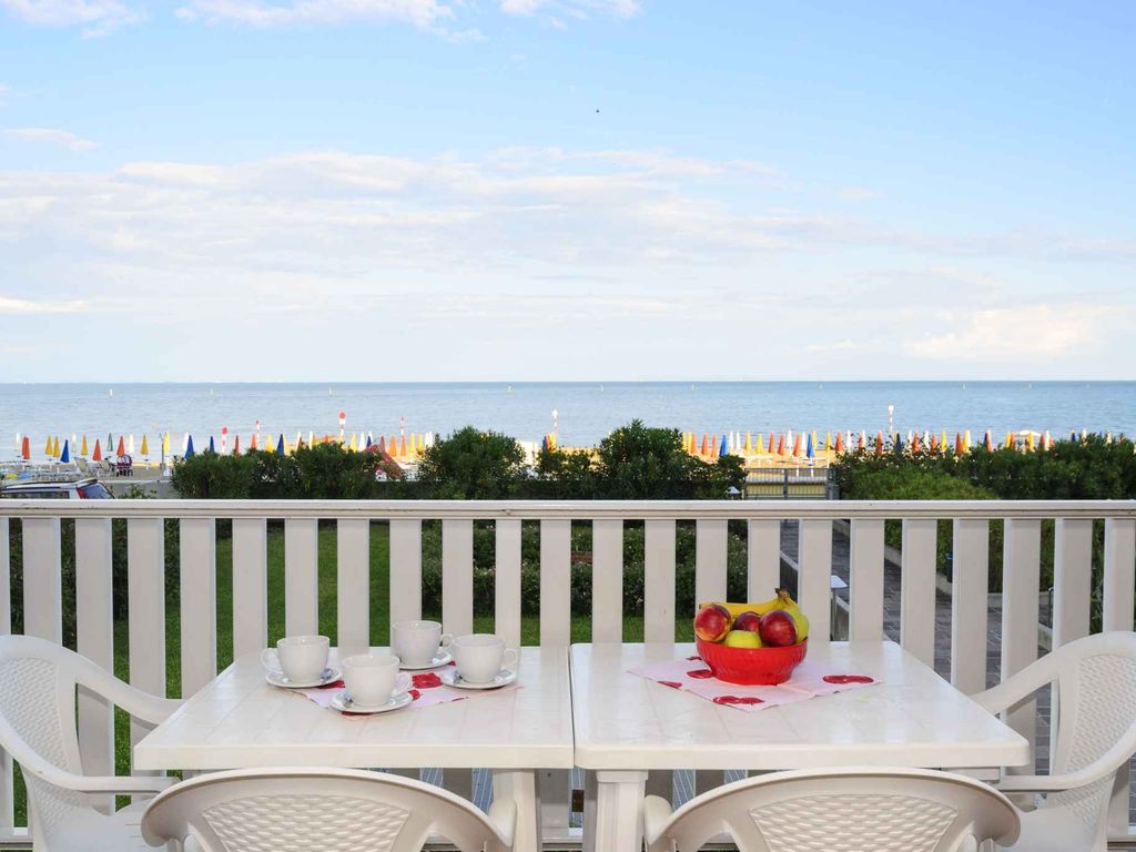 Ferienwohnung mit Klimaanlage und Pool direkt am Meer
