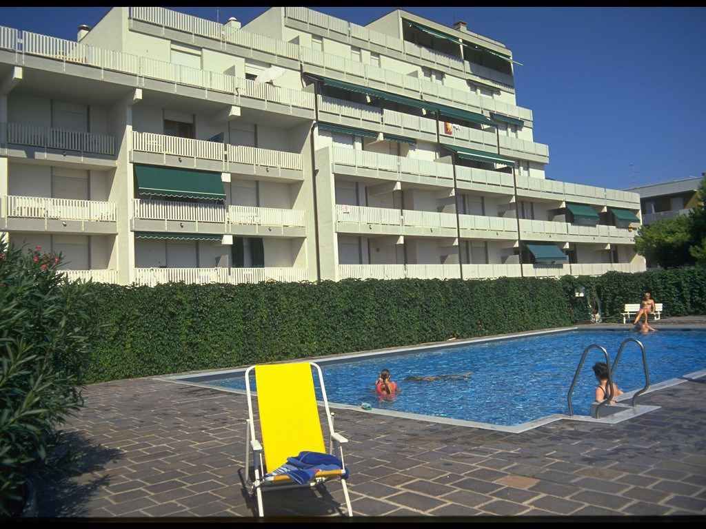 Ferienwohnung mit Klimaanlage und Pool direkt am Meer